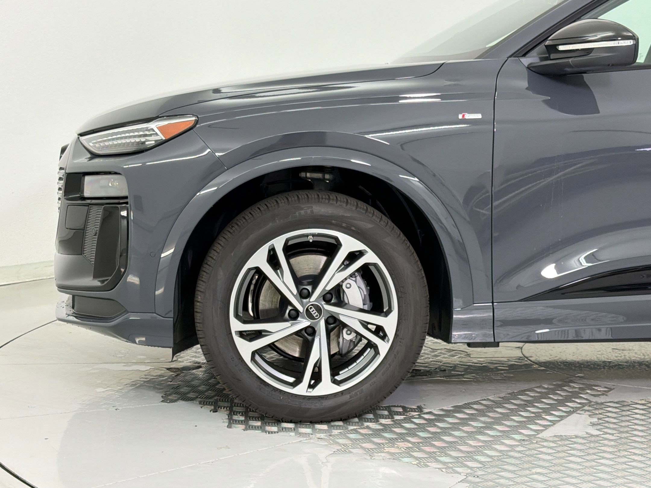 New 2027 Audi Q6 e-tron Premium Plus AWD/4WD image 12