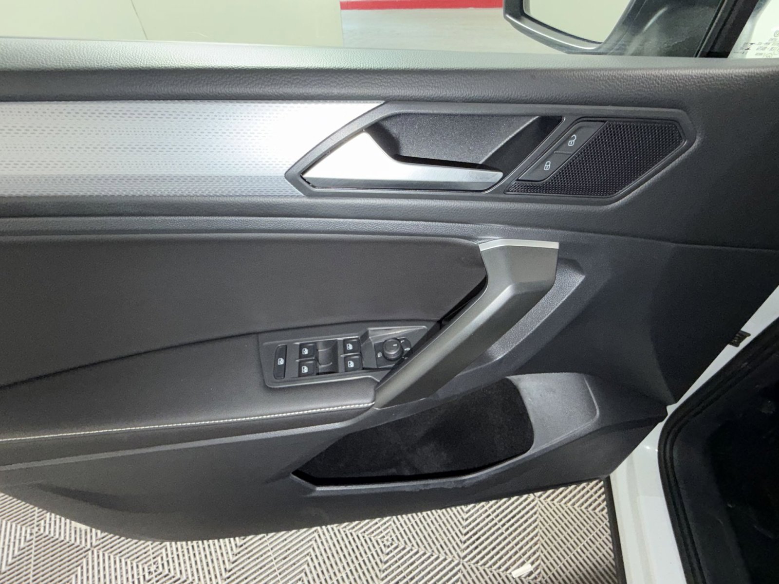 Used 2024 Volkswagen Tiguan S image 15