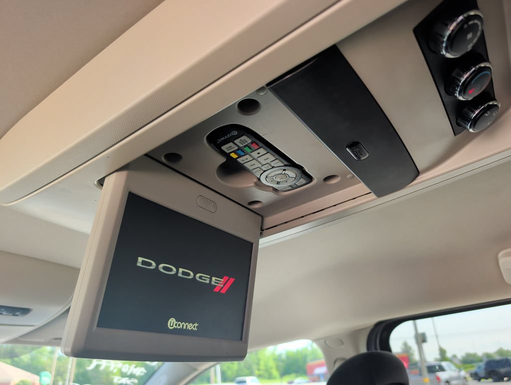 Used 2014 Dodge Grand Caravan SXT FWD image 21
