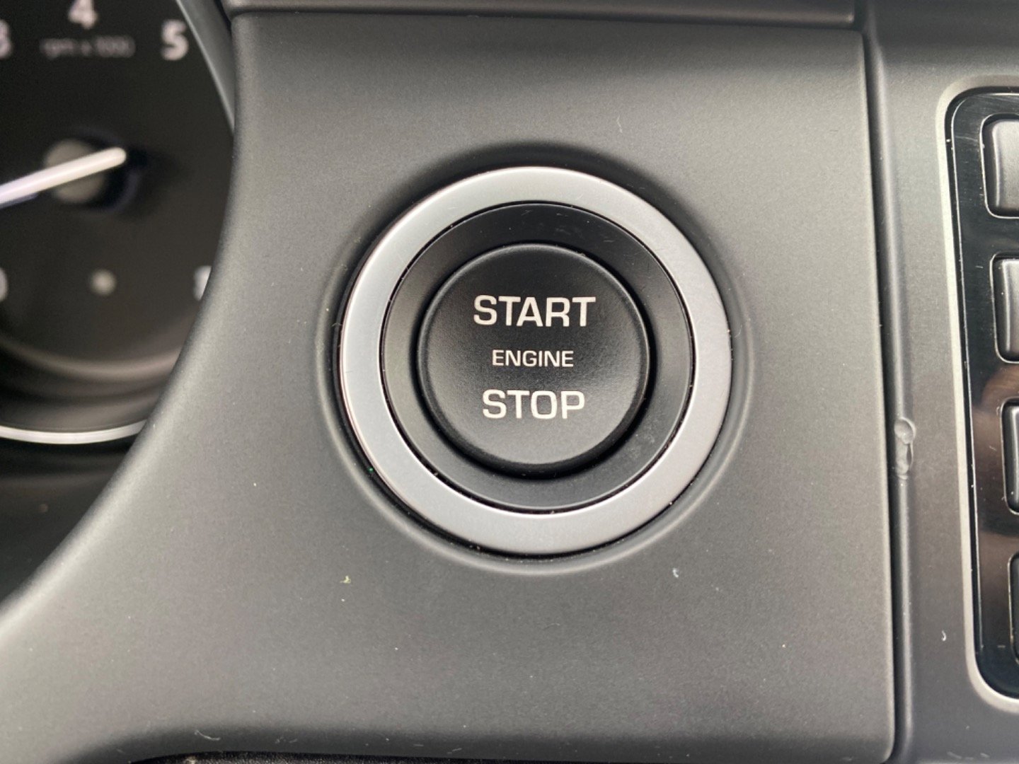 Used 2019 Land Rover Discovery Sport HSE image 18