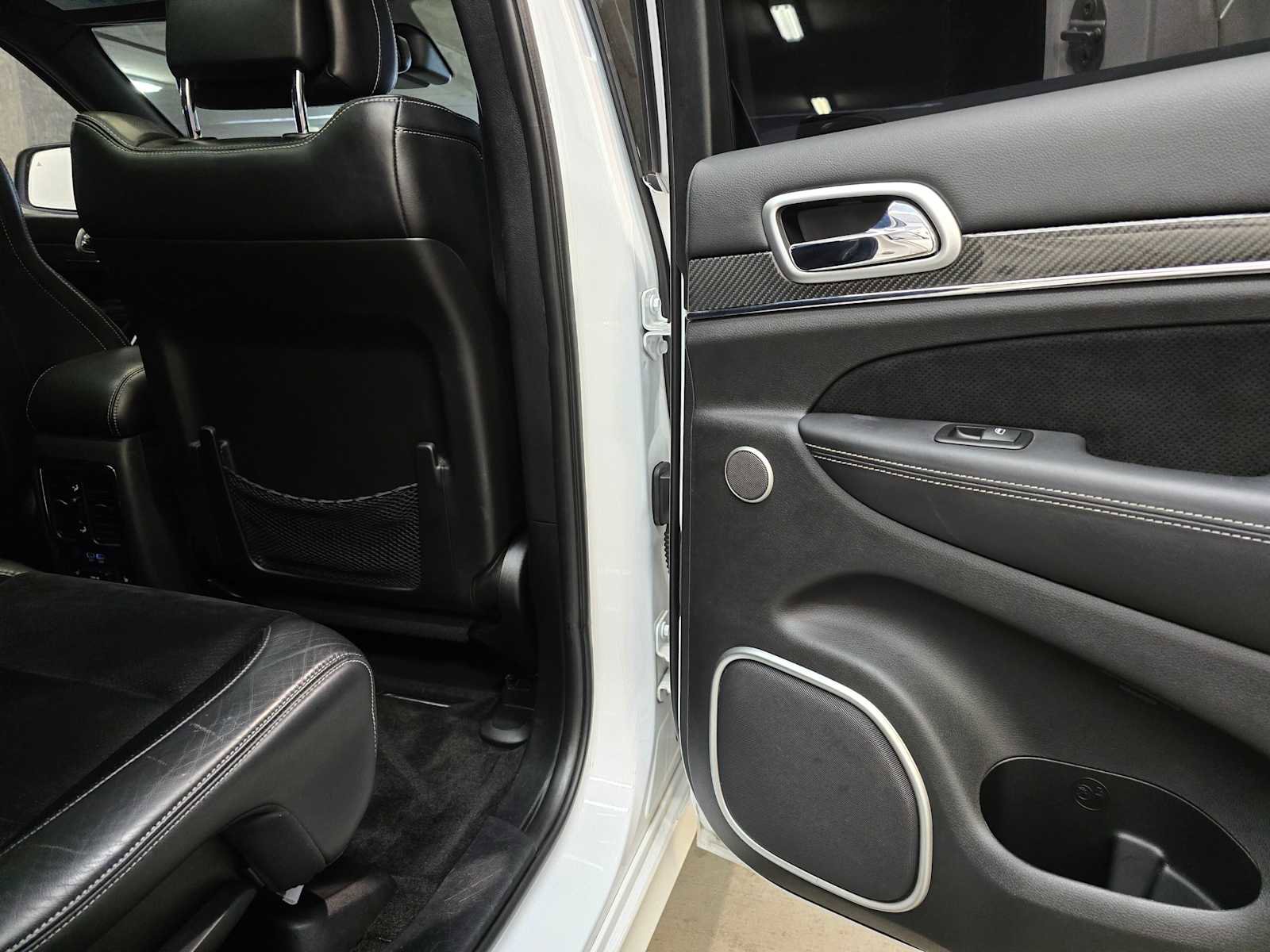 Used 2015 Jeep Grand Cherokee SRT w/ Luxury Group II image 30