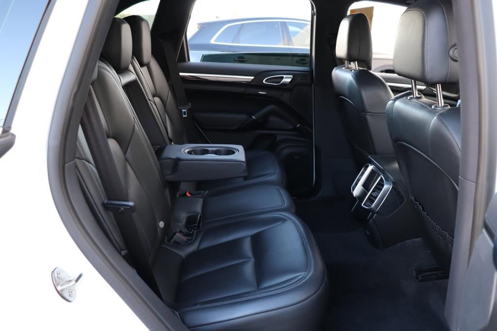 Used 2018 Porsche Cayenne S image 28
