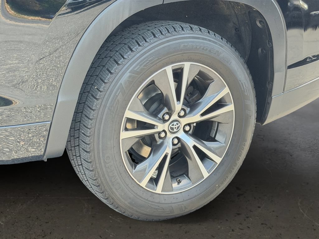 Used 2017 Toyota Highlander Plus FWD image 27