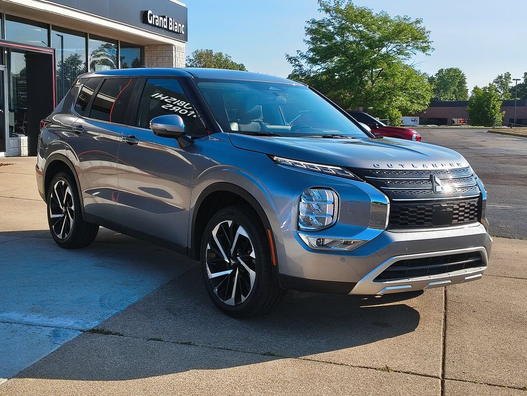 Used 2023 Mitsubishi Outlander SE AWD/4WD image 15