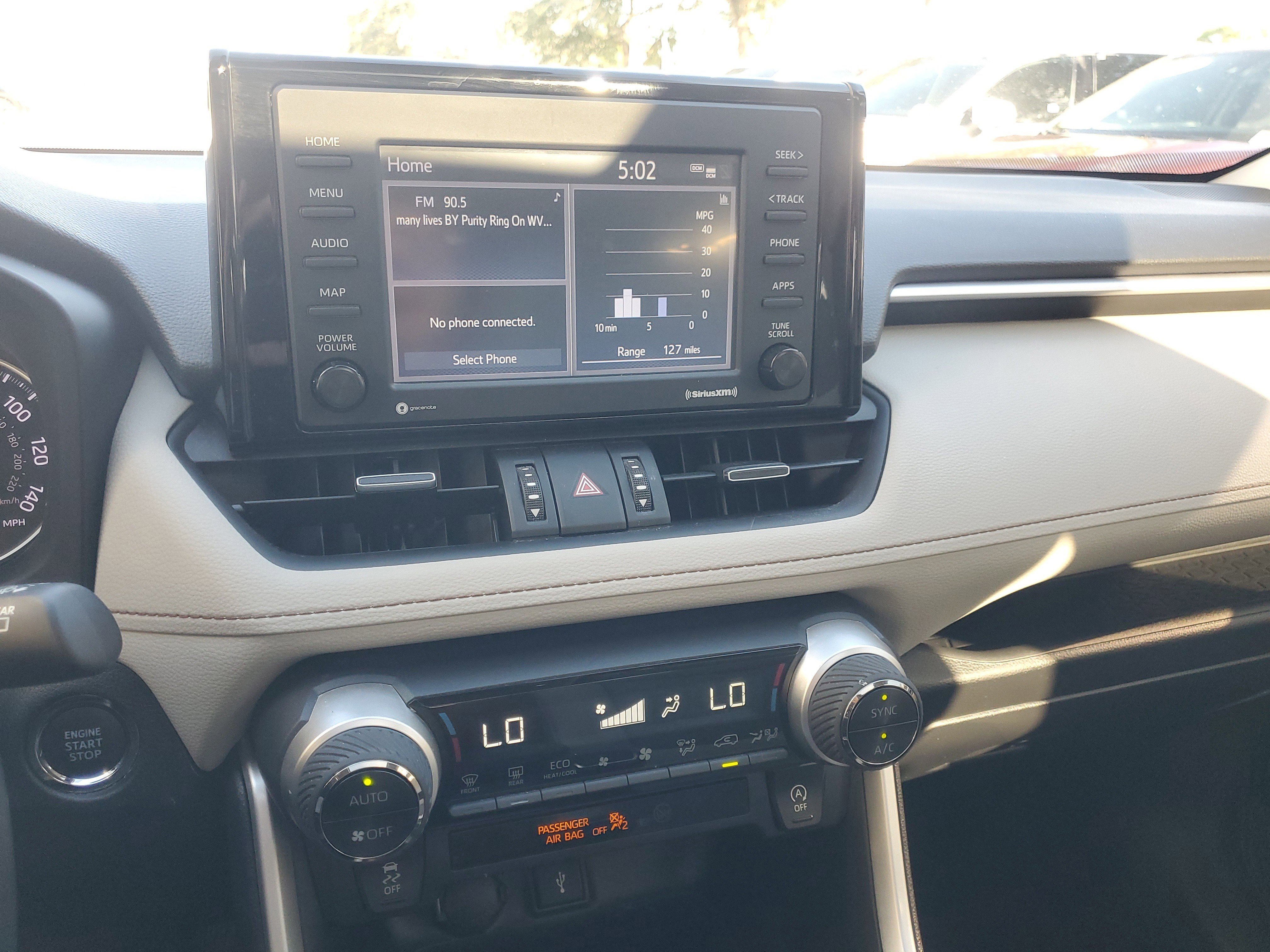 Used 2022 Toyota RAV4 XLE Premium image 29