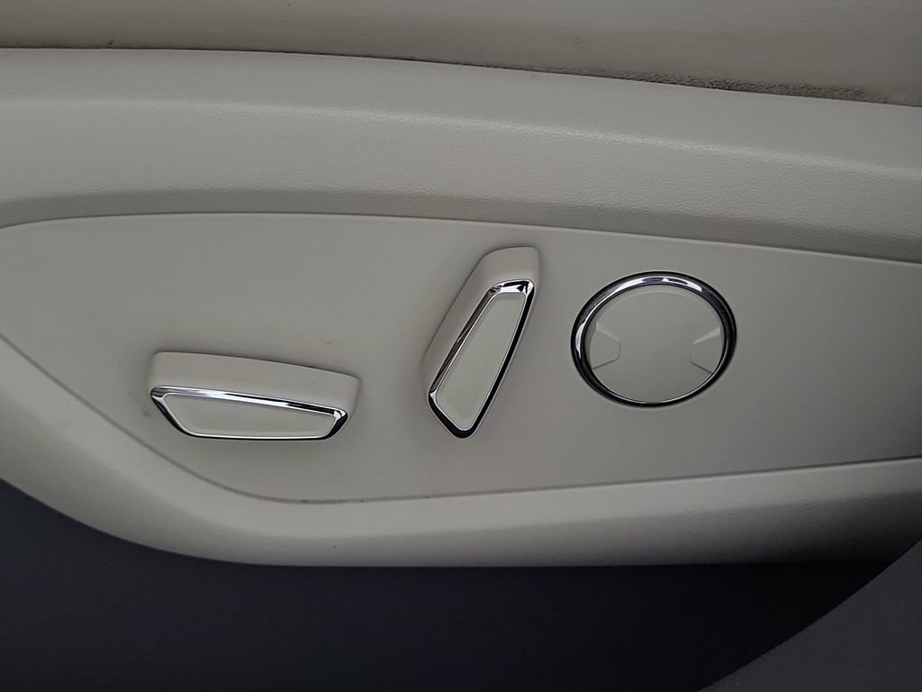 Used 2018 Lincoln MKX Select w/ Select Plus Package FWD image 22