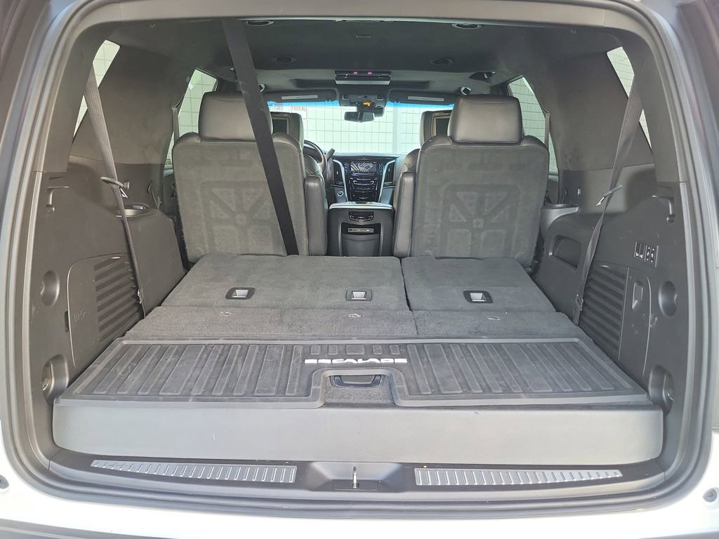 Used 2018 Cadillac Escalade Platinum image 29