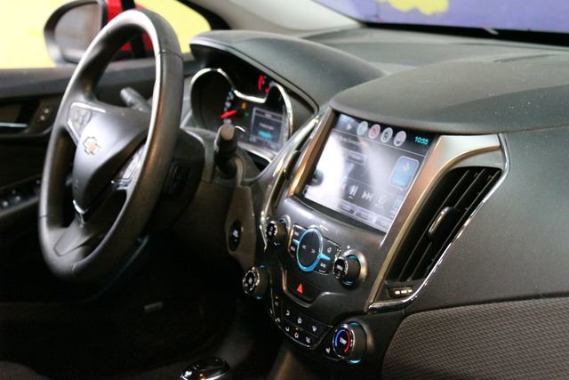 Used 2016 Chevrolet Cruze LT w/ Sun And Sound Package FWD image 10