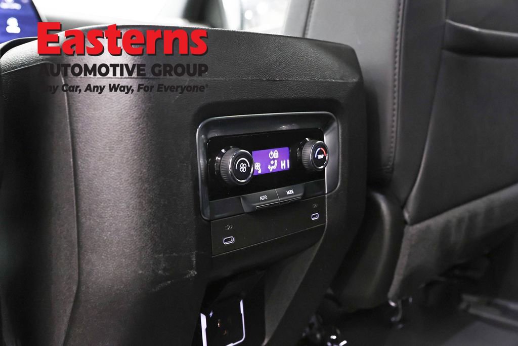 Used 2025 Chevrolet Suburban Z71 AWD/4WD image 24