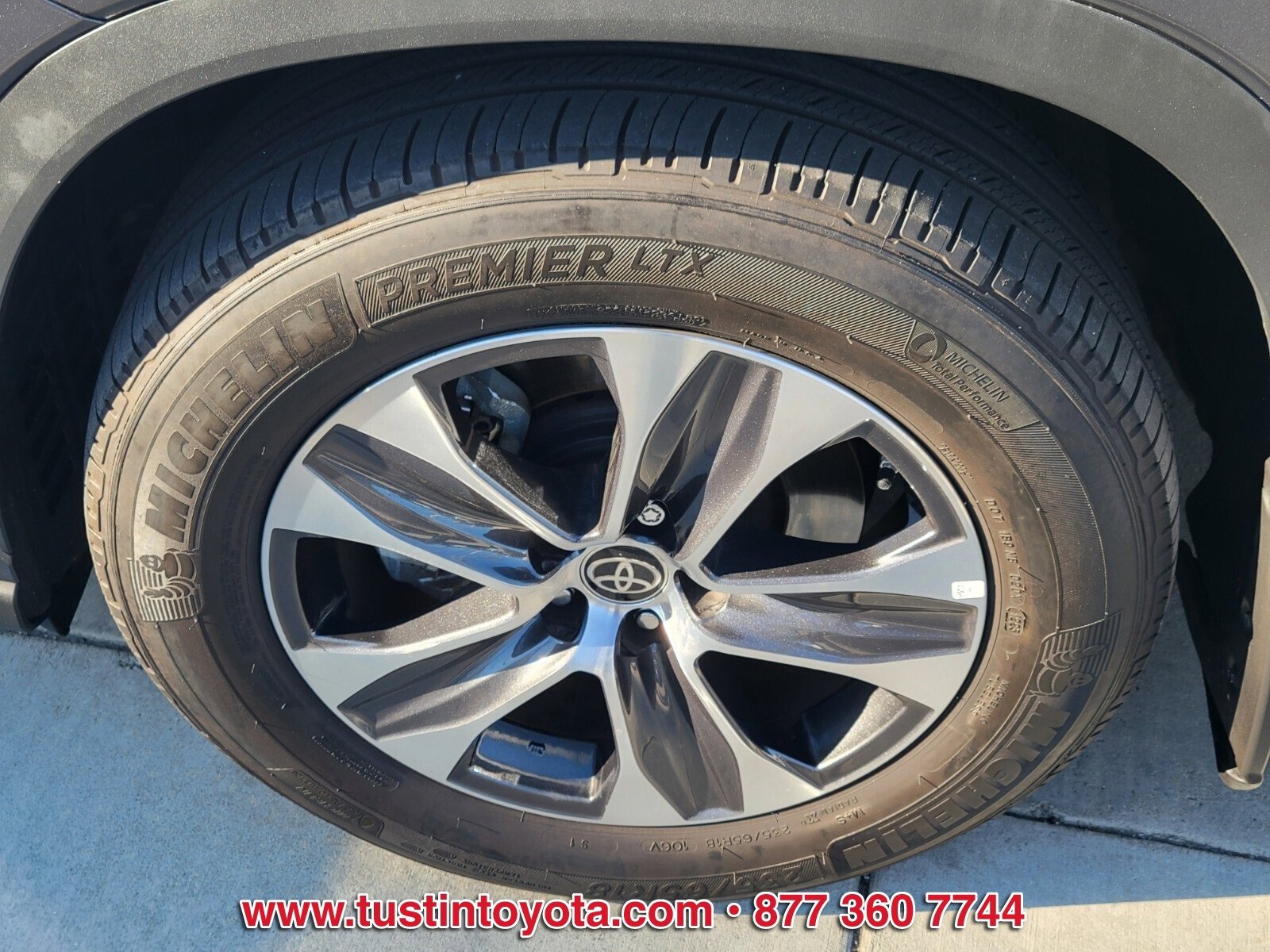 Certified 2023 Toyota Highlander XLE image 9