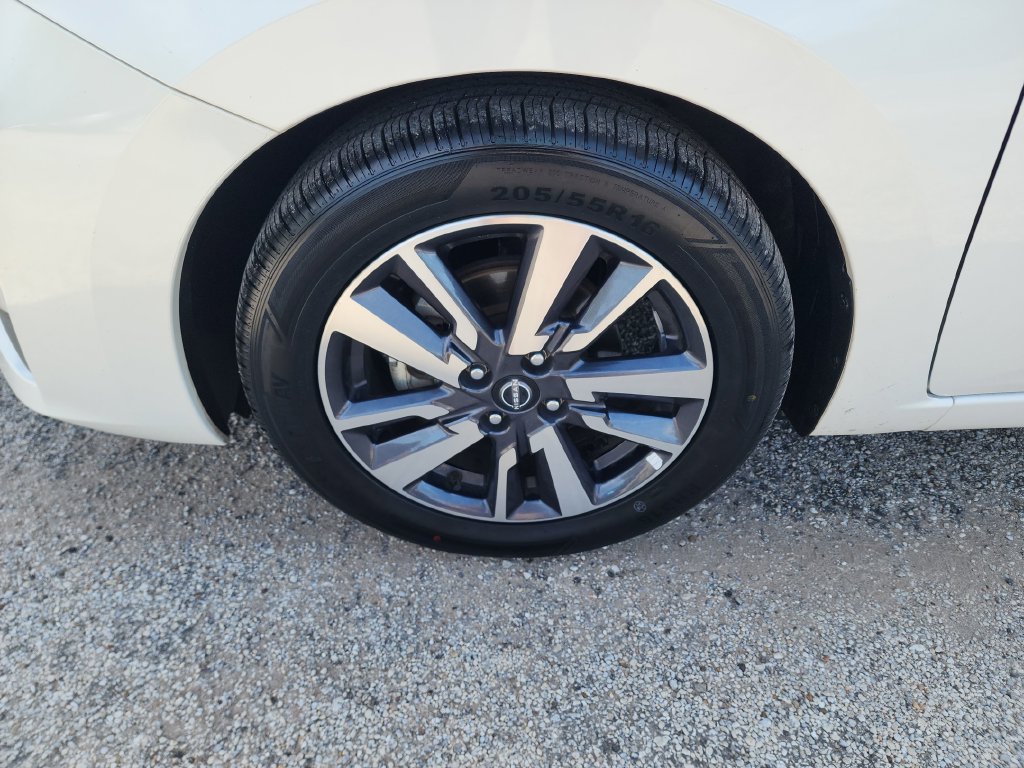 Used 2024 Nissan Versa SV FWD image 10