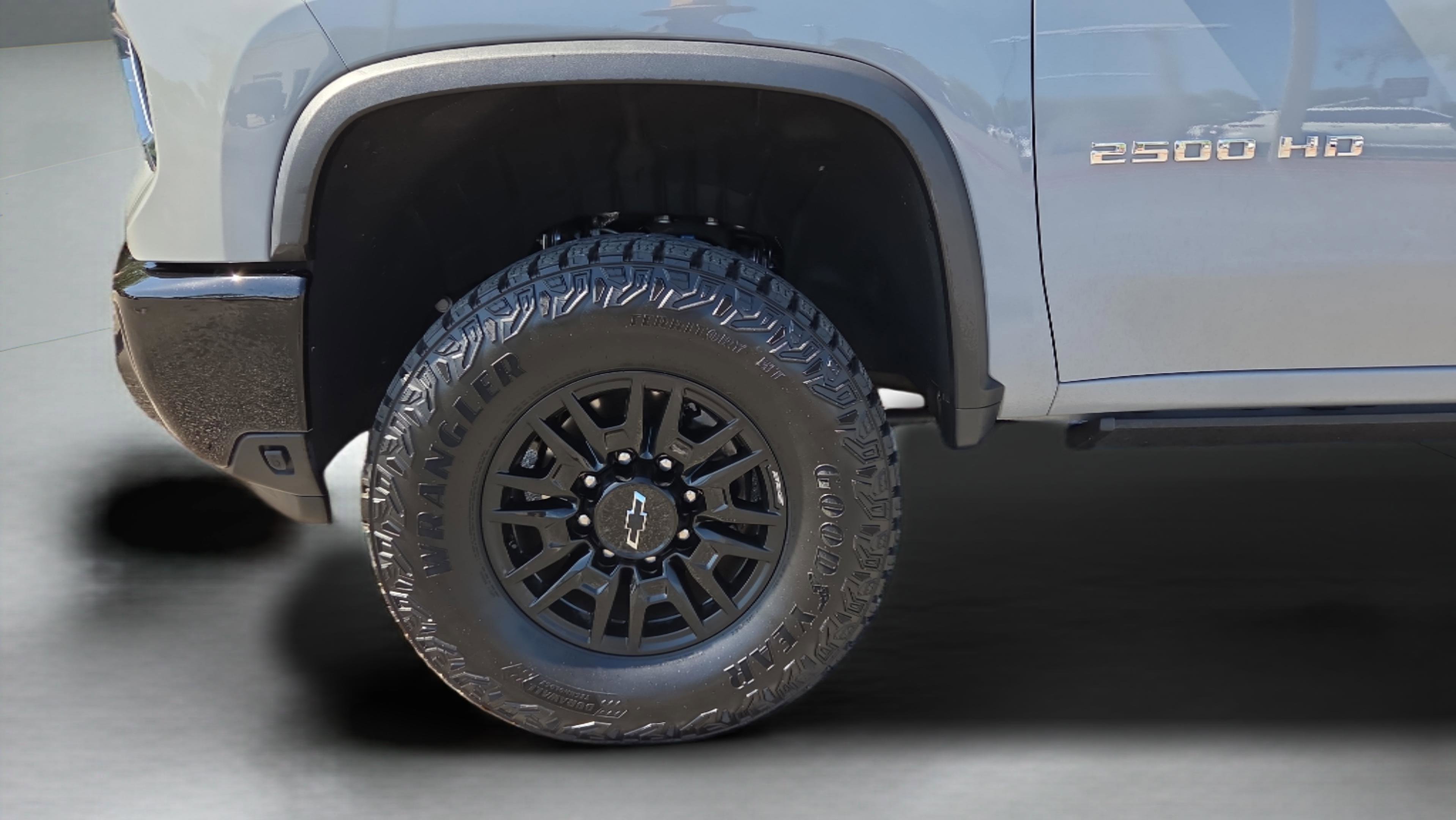 Certified 2025 Chevrolet Silverado 2500 ZR2 w/ Technology Package AWD/4WD image 29