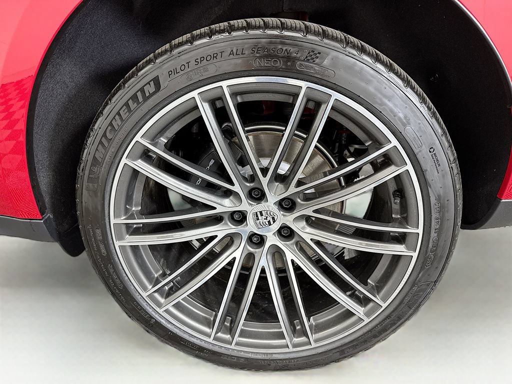 Used 2026 Porsche Macan AWD/4WD image 32