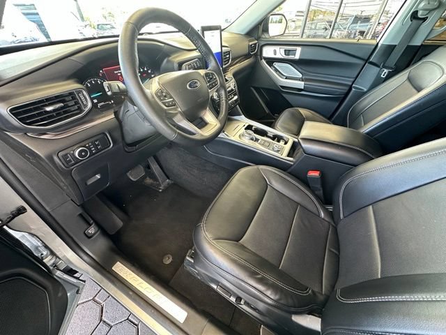 Used 2024 Ford Explorer Limited w/ Limited Technology Package AWD/4WD image 18