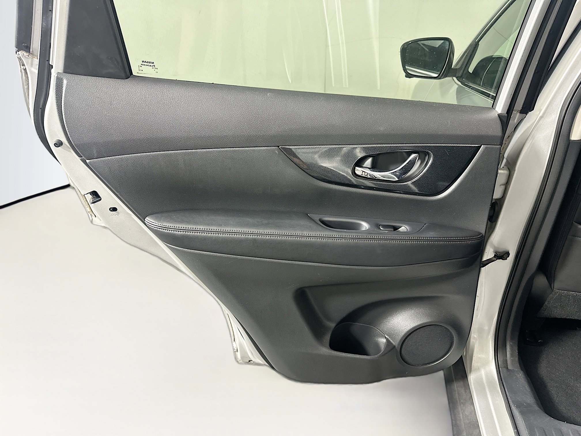 Used 2015 Nissan Rogue SL w/ SL Premium Package image 25