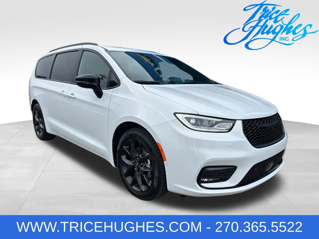 New 2026 Chrysler Pacifica Limited w/ S Appearance Package