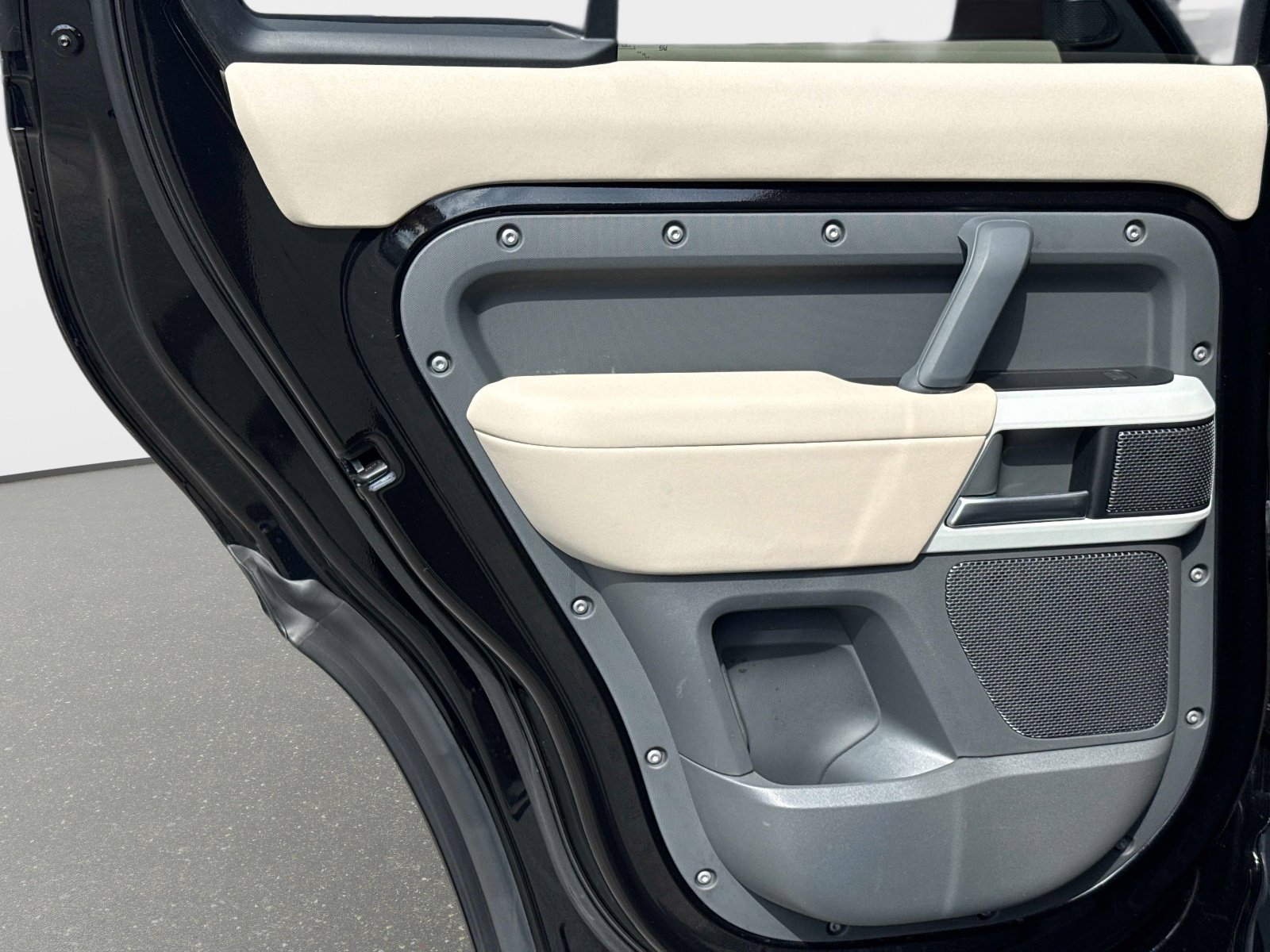 Used 2022 Land Rover Defender 110 S image 13