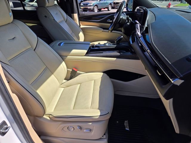 Used 2021 Cadillac Escalade Premium Luxury image 16