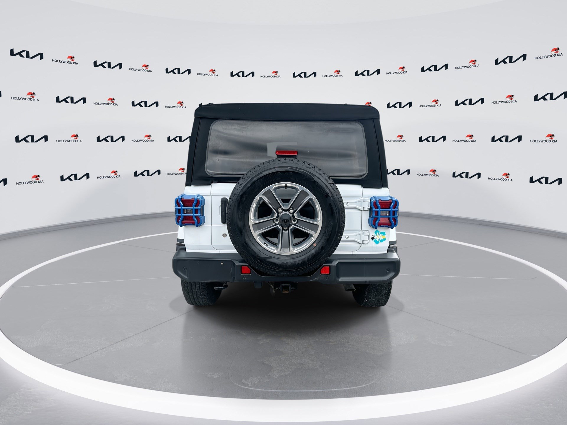 Used 2018 Jeep Wrangler Unlimited Sahara AWD/4WD image 7