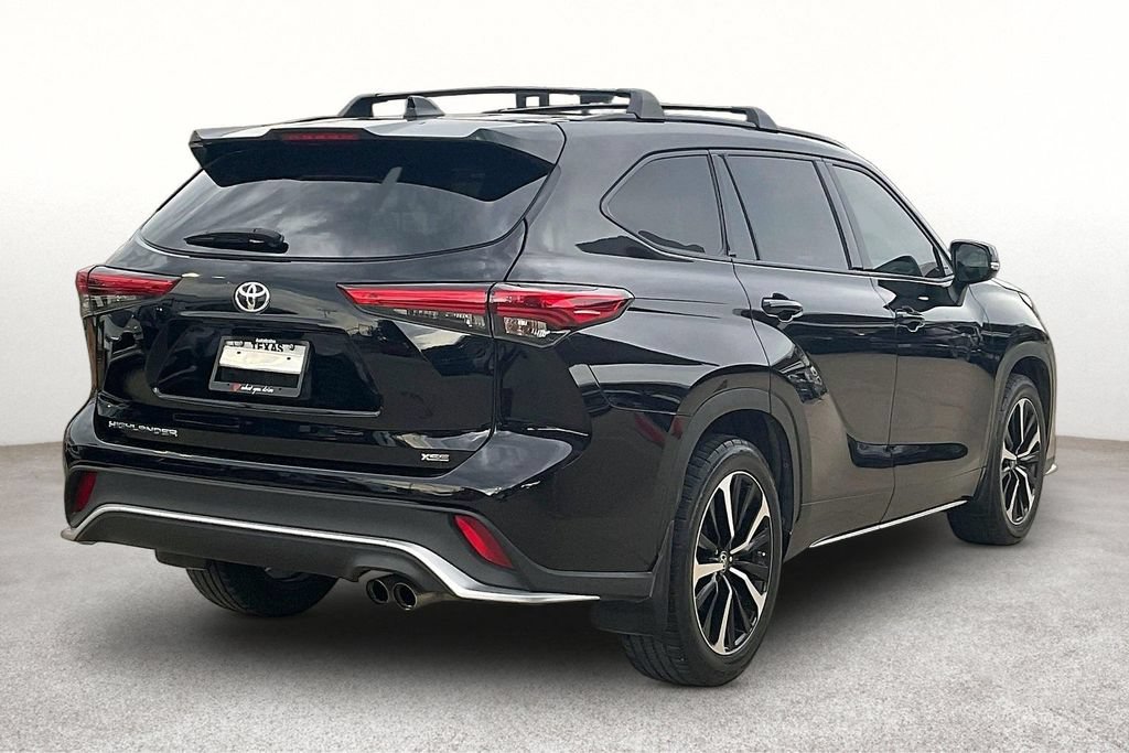 Used 2021 Toyota Highlander XSE FWD image 2
