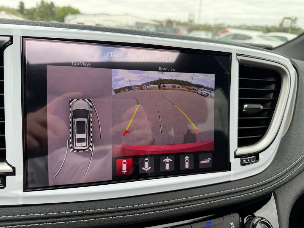 New 2027 Chrysler Pacifica Limited AWD/4WD image 25