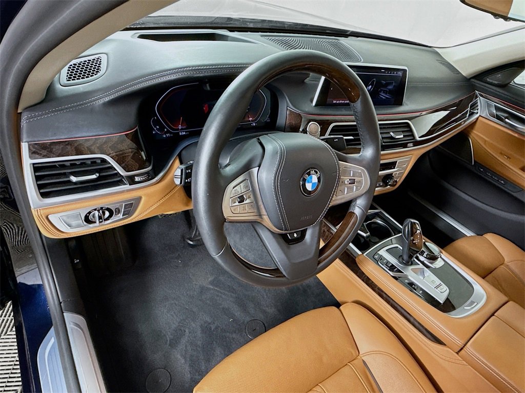 Used 2021 BMW 750i xDrive w/ Executive Package image 12