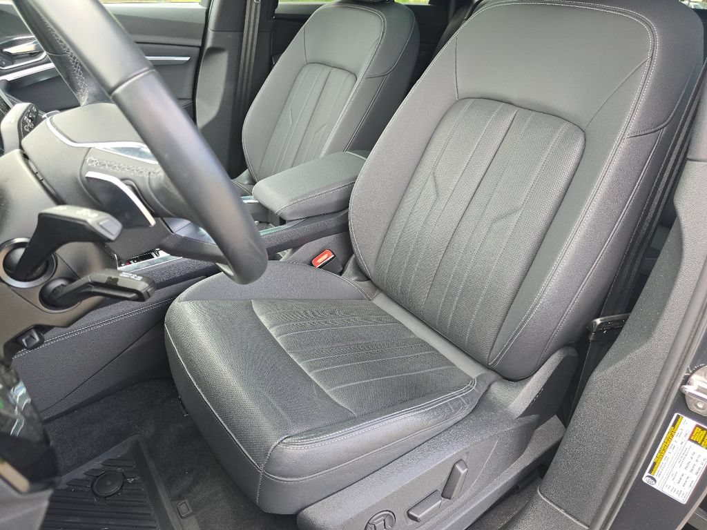 Used 2023 Audi e-tron Premium Plus w/ Premium Plus Package AWD/4WD image 23