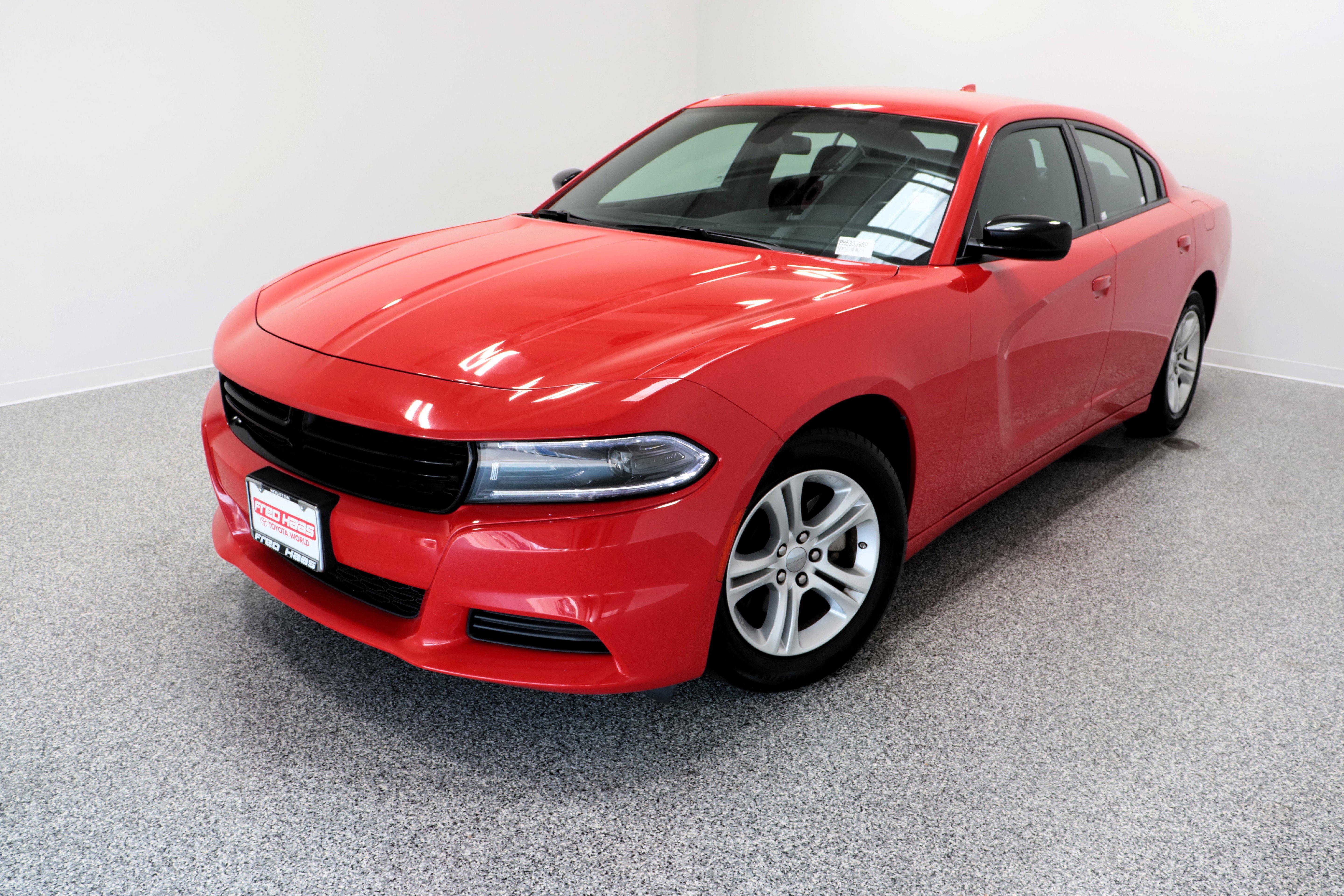 Used 2023 Dodge Charger SXT image 2