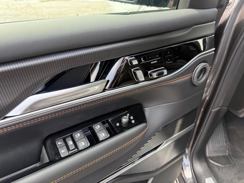 New 2026 Jeep Grand Wagoneer L Summit AWD/4WD image 15