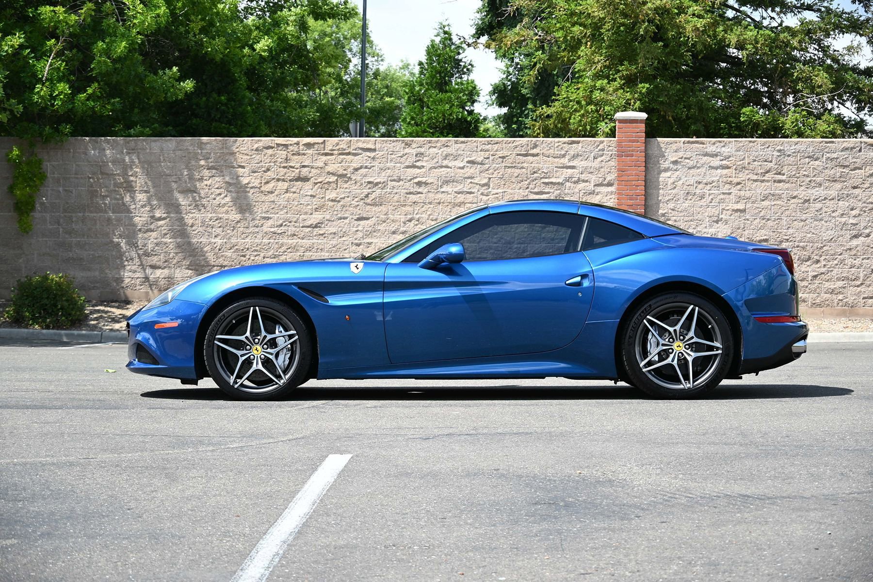 Used 2015 Ferrari California T RWD image 11