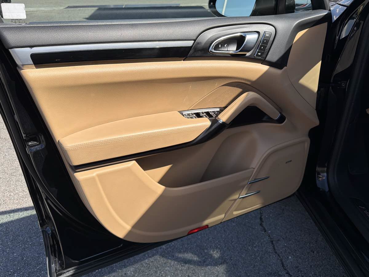 Used 2018 Porsche Cayenne Platinum Edition AWD/4WD image 11