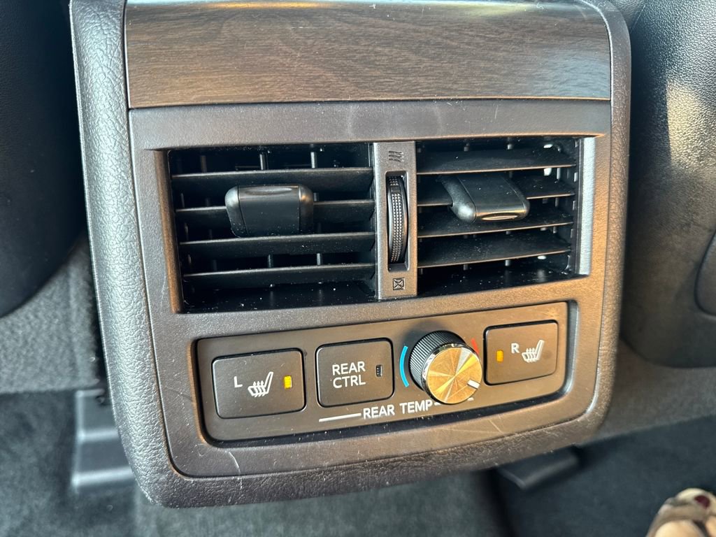 Used 2018 Toyota Avalon Limited w/ All Weather Liner Package image 29