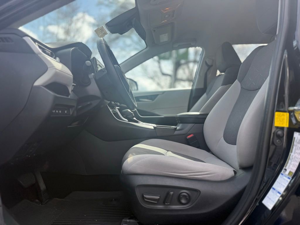 Used 2020 Toyota RAV4 XLE w/ XLE Grade Weather Package image 12