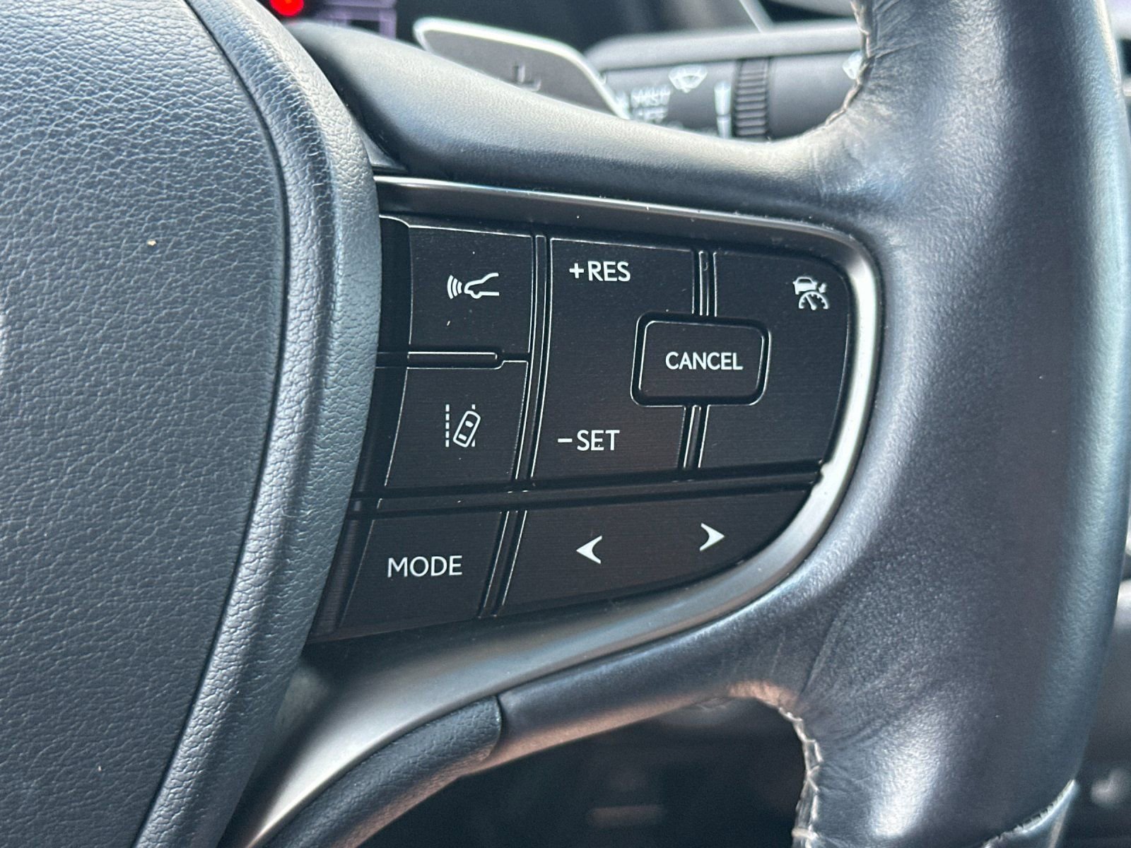 Used 2019 Lexus ES 300h w/ Accessory Package 2 image 27