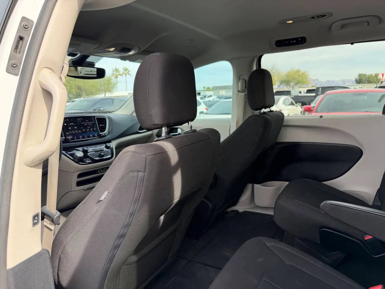 Used 2021 Chrysler Pacifica Touring FWD image 31
