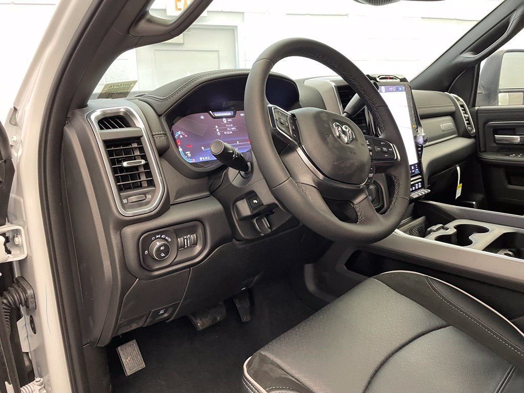 New 2026 RAM 2500 Laramie AWD/4WD image 18