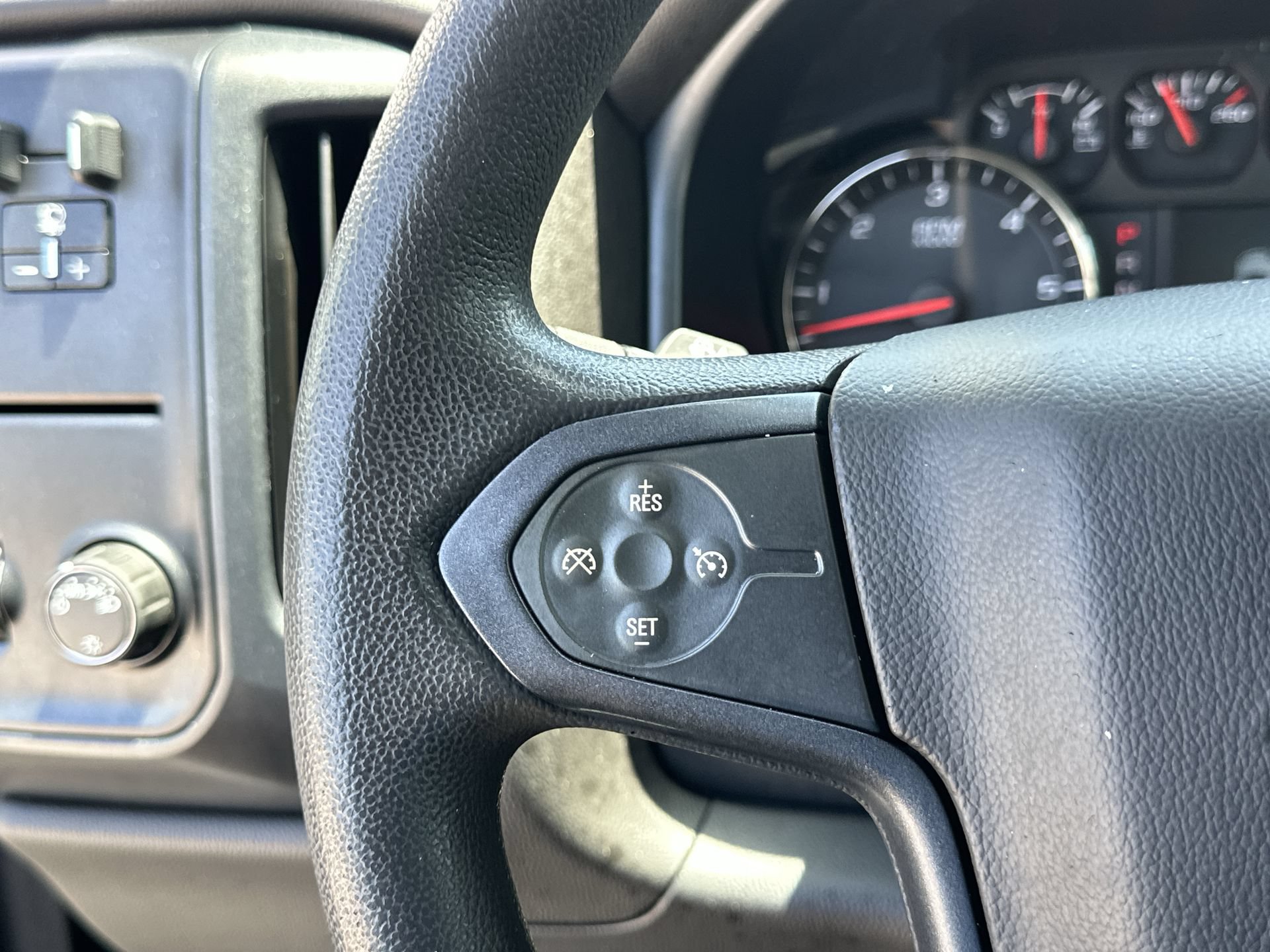 Used 2018 Chevrolet Silverado 1500 Custom w/ Custom Value Package RWD image 26