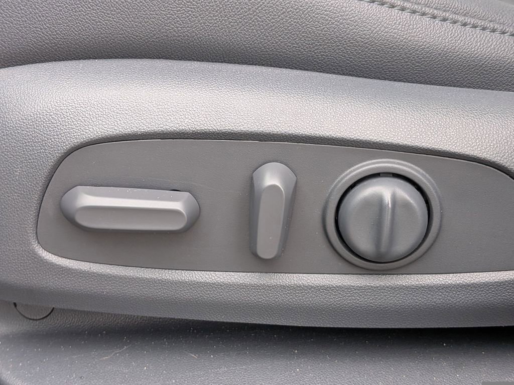 Used 2022 Chevrolet Blazer LT w/ Sound & Technology Package image 21