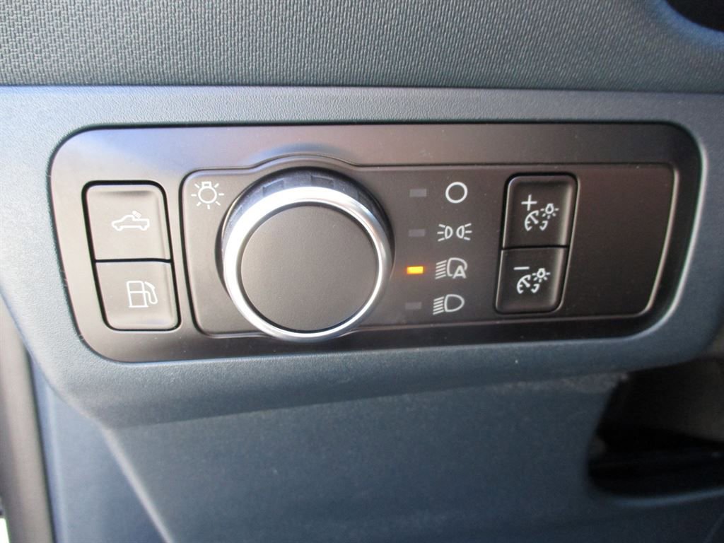 New 2025 Ford Maverick XL image 14