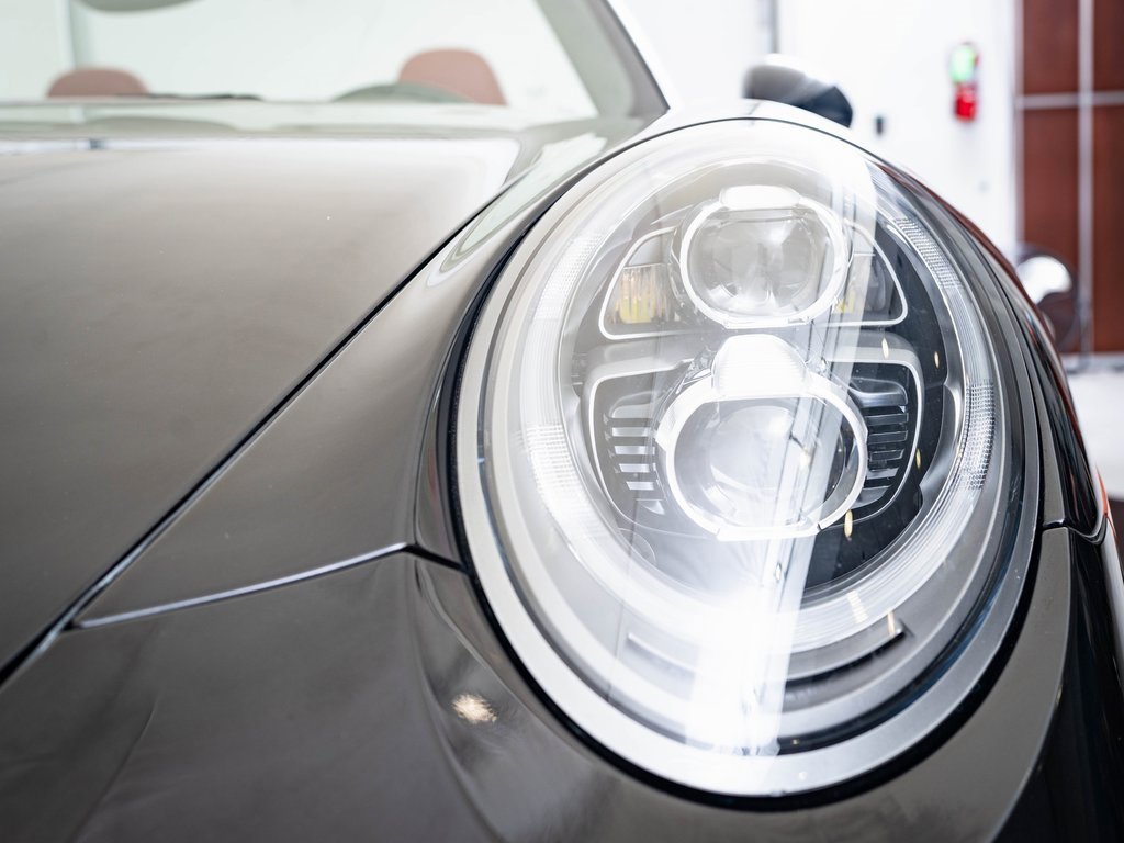 Used 2015 Porsche 911 Turbo S image 15