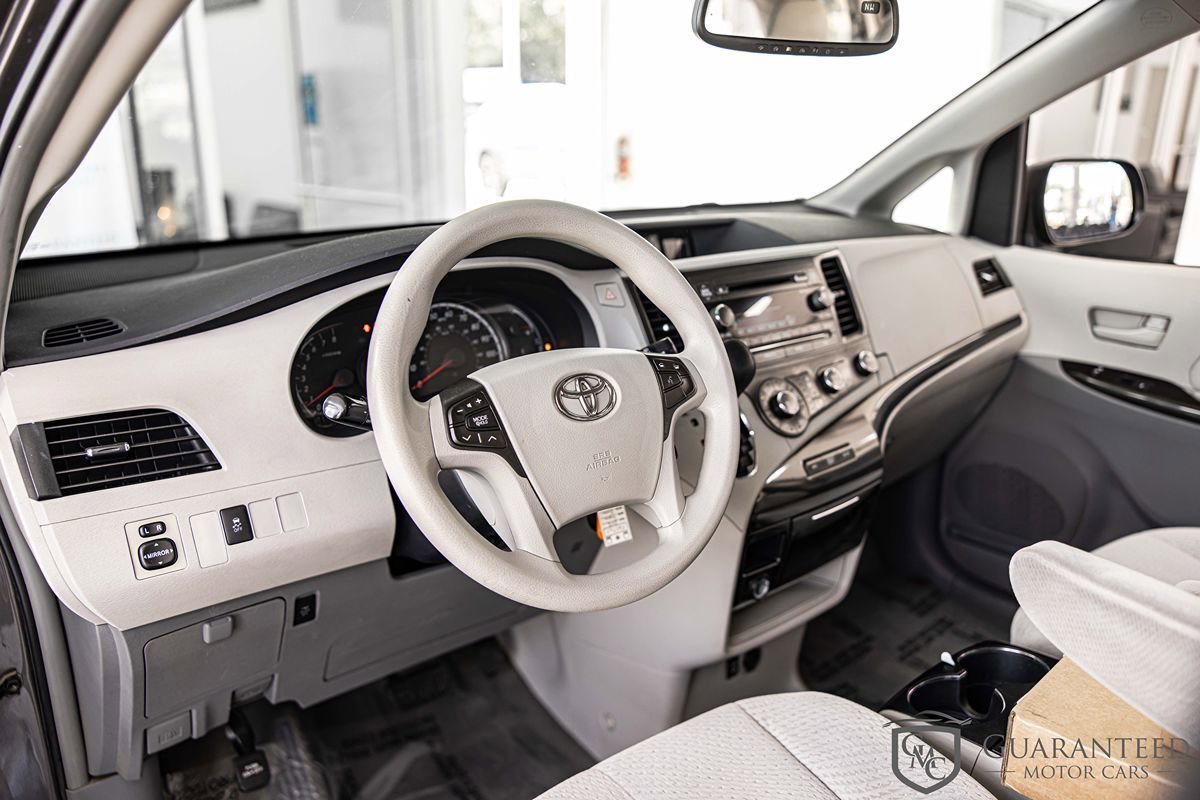 Used 2012 Toyota Sienna LE FWD image 18