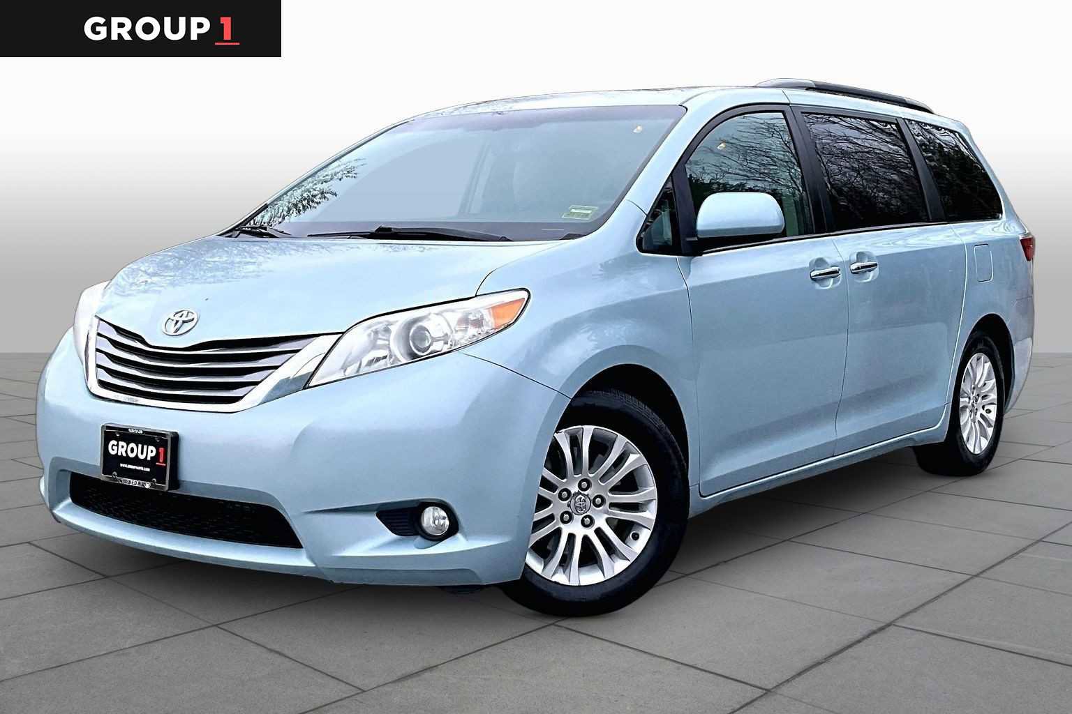 Used 2016 Toyota Sienna XLE w/ XLE Navigation Package image 1