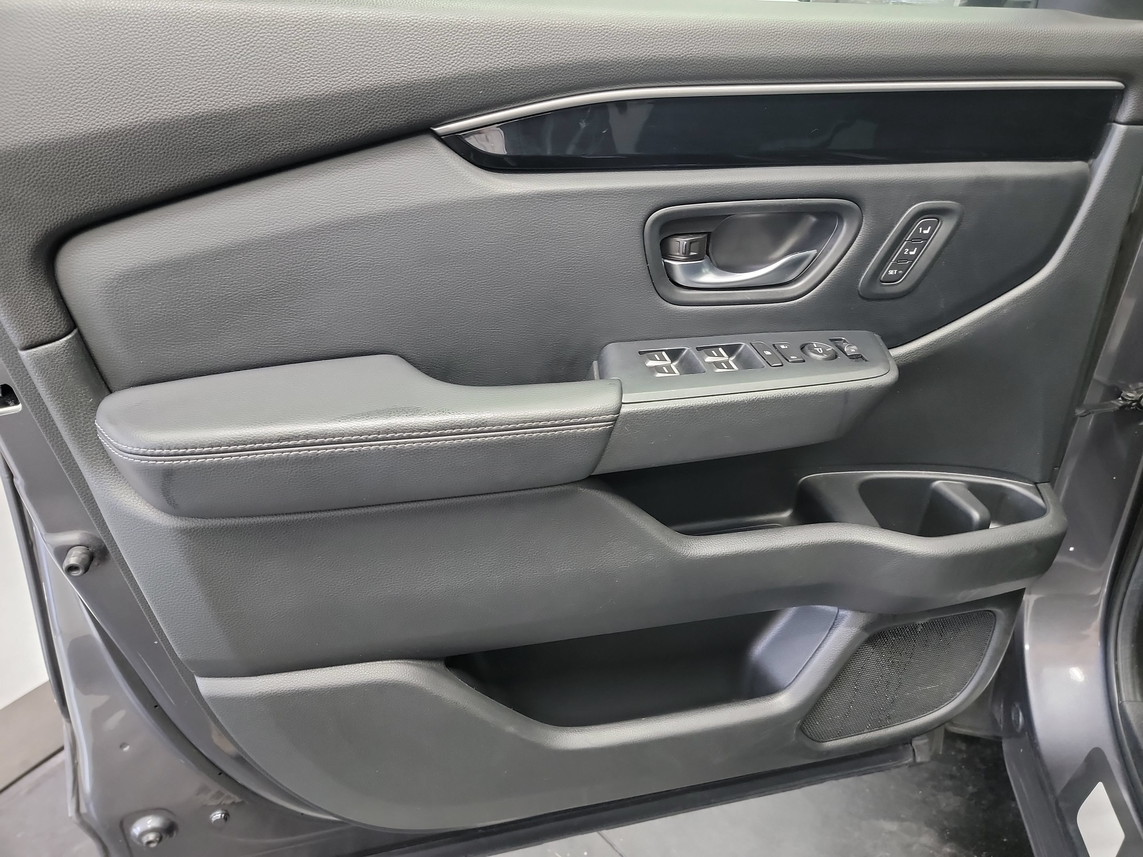 Used 2025 Honda Pilot Touring image 13