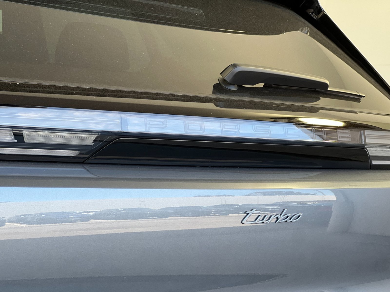 Certified 2026 Porsche Cayenne Turbo AWD/4WD image 35