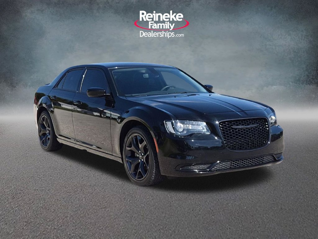 Used 2023 Chrysler 300 Touring w/ Sport Appearance Package RWD image 3