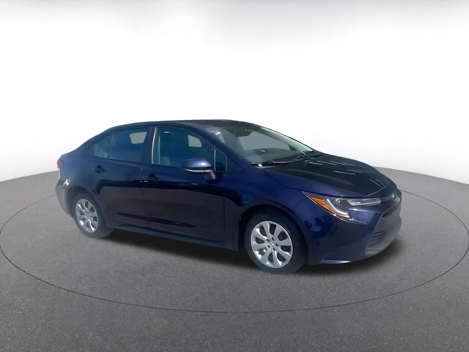 Used 2025 Toyota Corolla LE FWD image 2