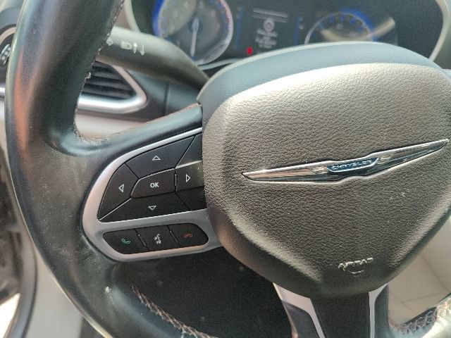 Used 2018 Chrysler Pacifica Touring-L FWD image 27