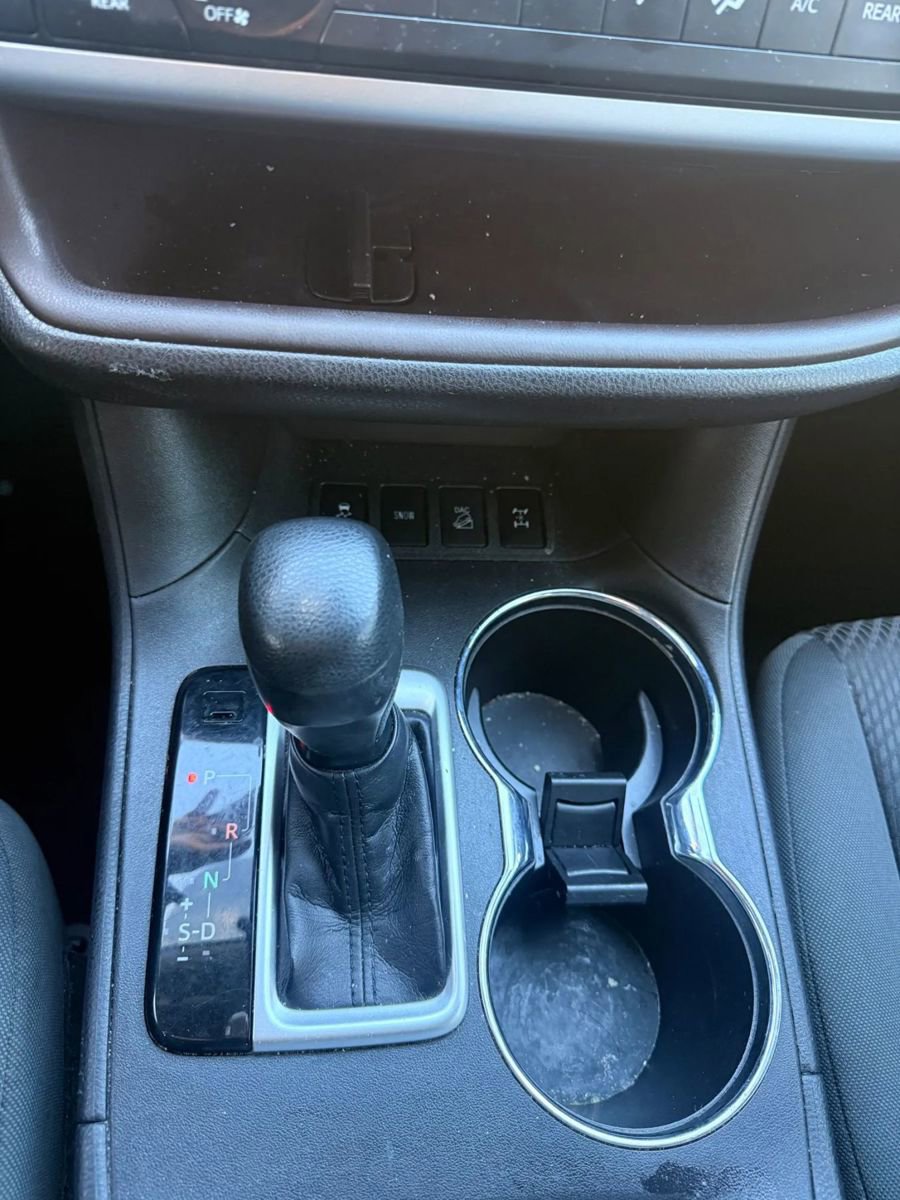 Used 2019 Toyota Highlander LE AWD/4WD image 20