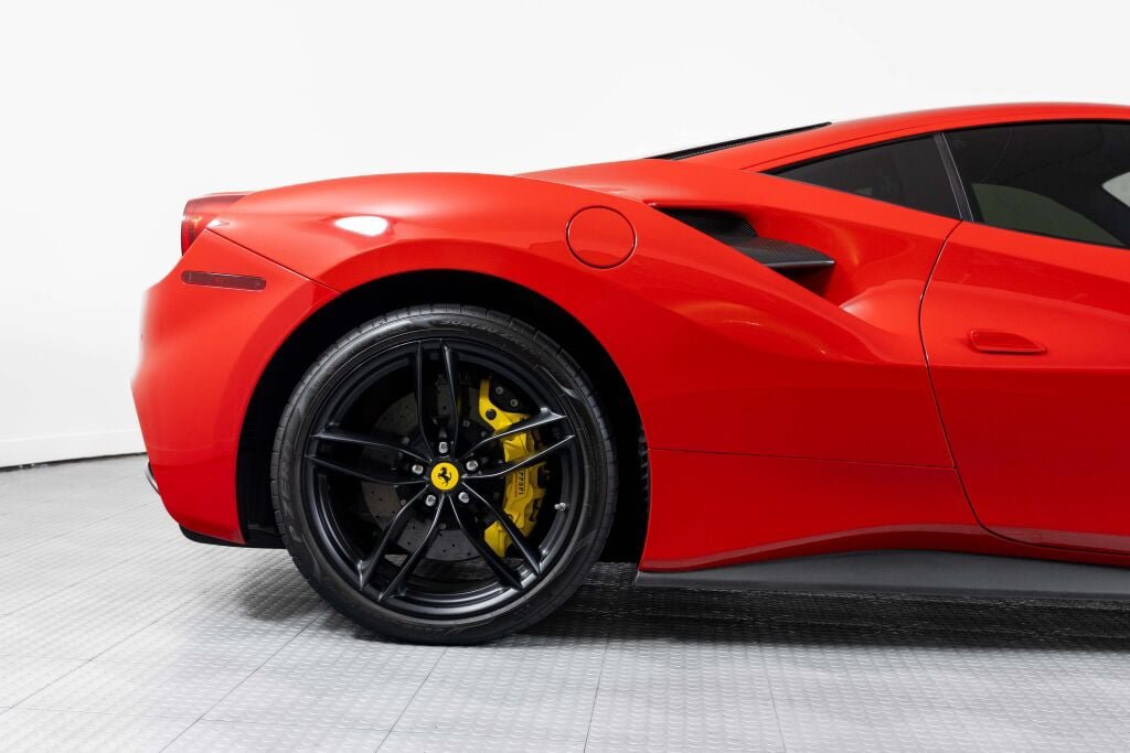 Used 2017 Ferrari 488 GTB RWD image 34