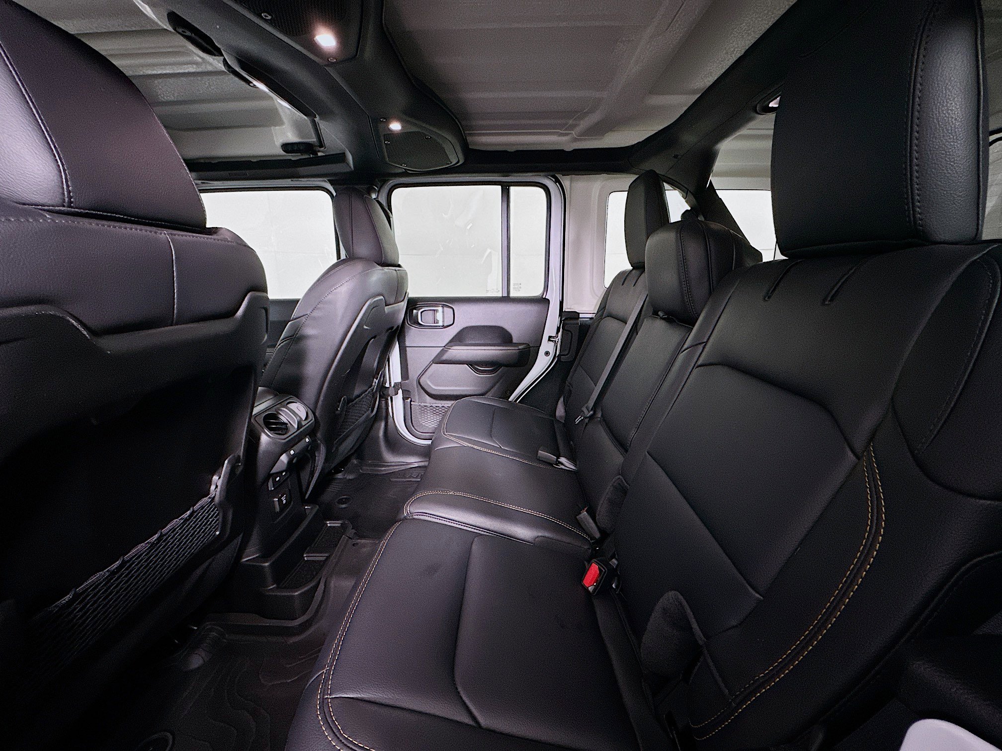 Used 2024 Jeep Wrangler Sahara w/ Technology Group image 27